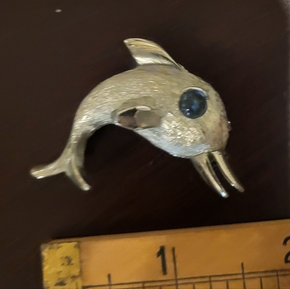 Vintage Jonette Jewelry Silver Tones Dolphin With Blue Glass Eye Brooch Pin - Picture 4 of 4